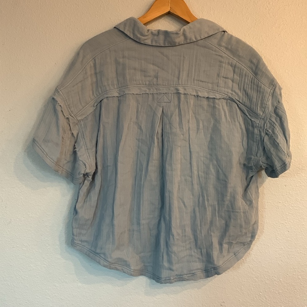 Free People(we the free) Denim blue cropped short sleeve shirt-size Medium - Picture 8 of 9